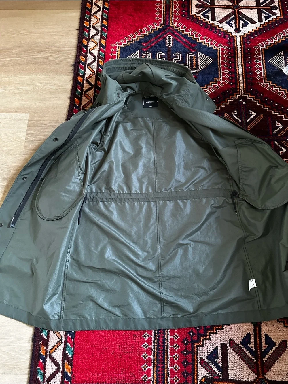 Everlane The City Anorak in Olive - Picture 7 of 10